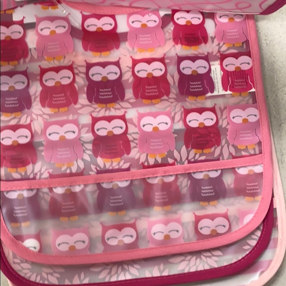 Easy Clean Bibs - Picture 3 of 6